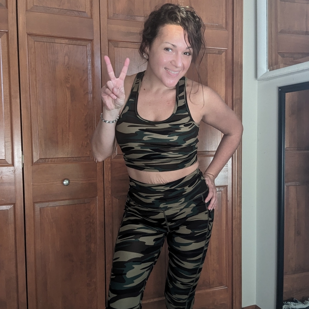 Camouflage Sports Bra and Leggings Set - Picture 10 of 10